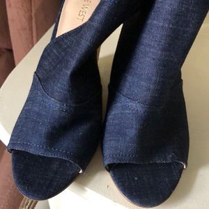 Nine West peep toe sandals